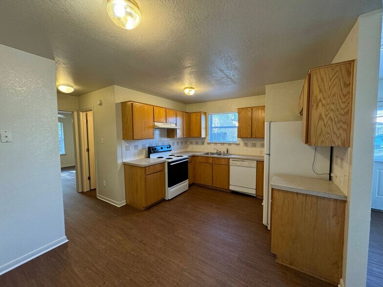 Building Photo - 404 Brittney Way