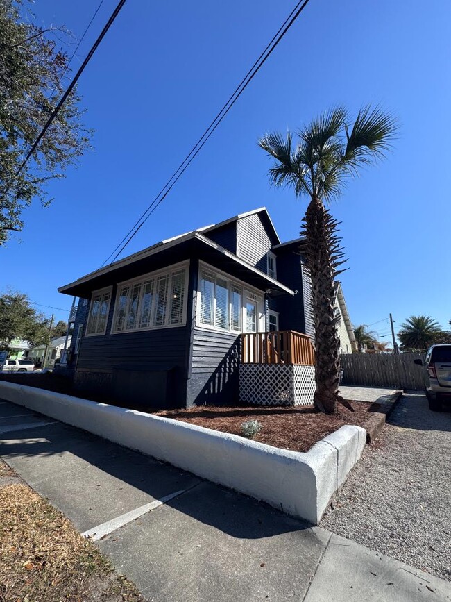 Building Photo - 300 E 3rd St