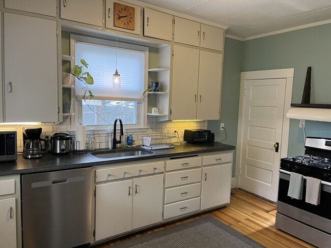 Building Photo - 1113 Vermont St