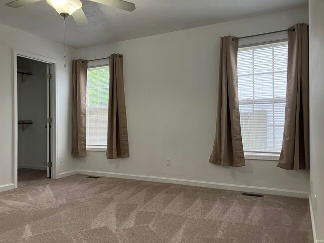 Building Photo - 7872 Sandalwood Dr