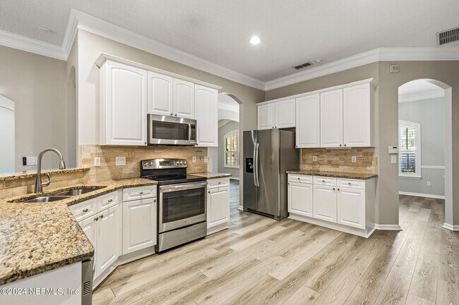 Building Photo - 1892 Vista Lakes Dr