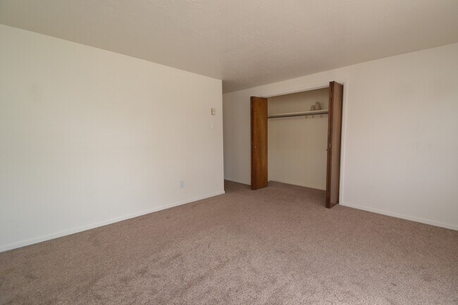 Building Photo - Awesome 5 bed 3 bath Home in Murray!!!