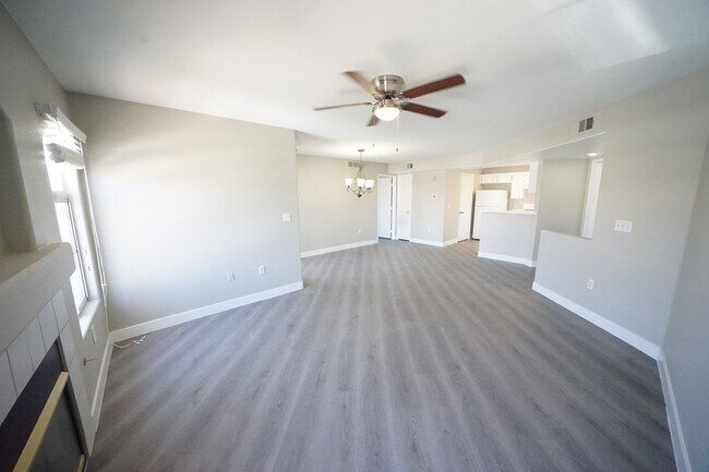 Building Photo - SHOWINGS AVAILABLE NOW