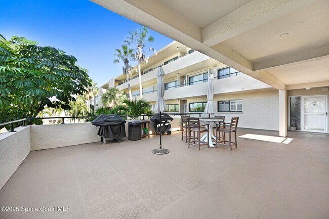 Building Photo - 1101 S Miramar Ave
