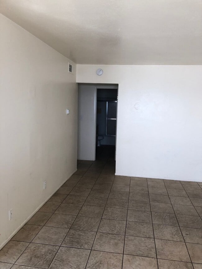 Building Photo - 6681 Del Playa Dr