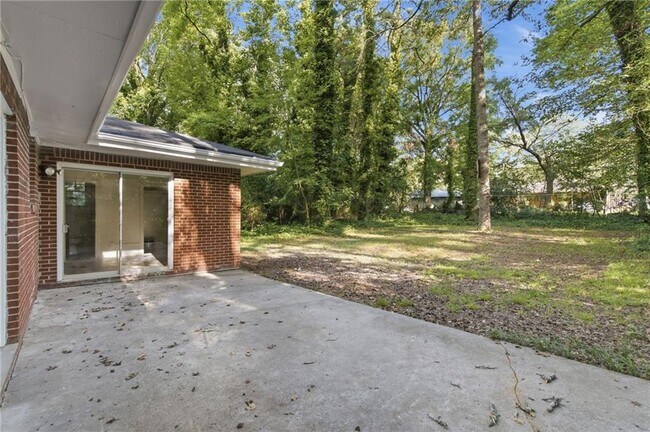 Building Photo - 2801 Mitchell Dr
