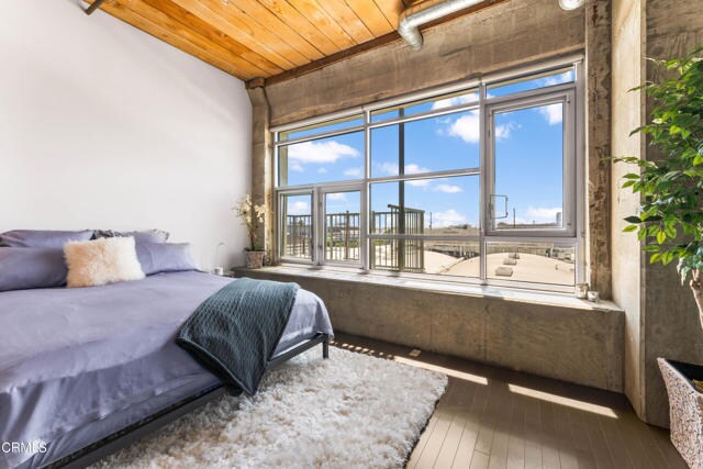 Building Photo - 530 S Hewitt St