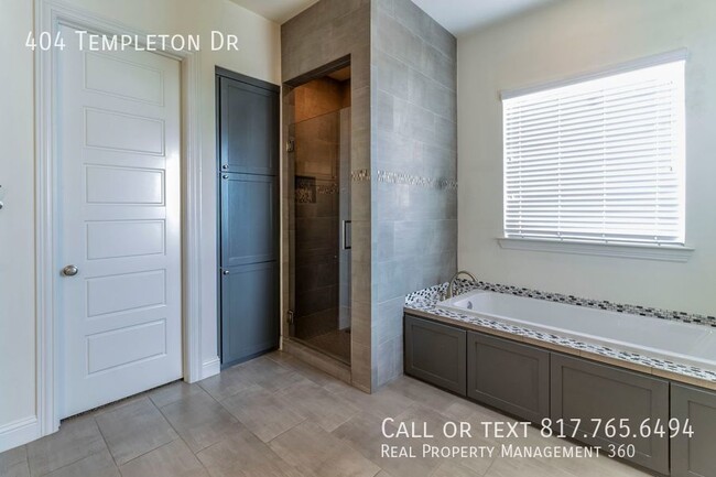 Building Photo - 404 Templeton Dr