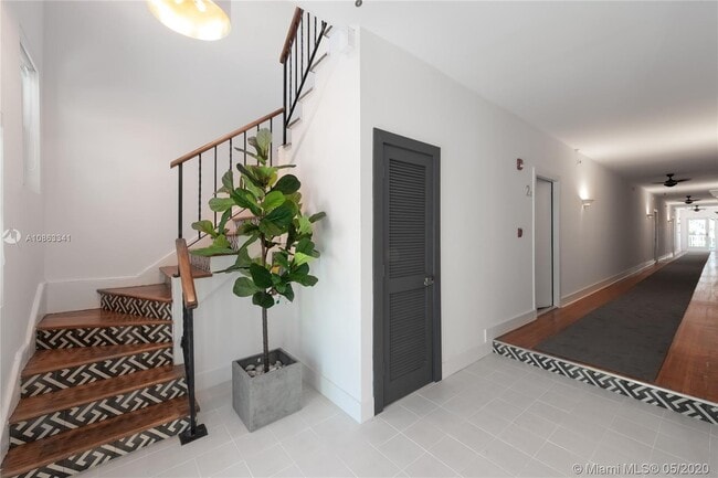 Building Photo - 3669 Poinciana Ave