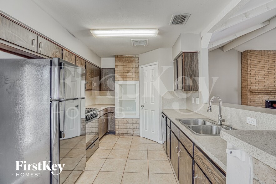 Building Photo - 6610 Rowell Ct