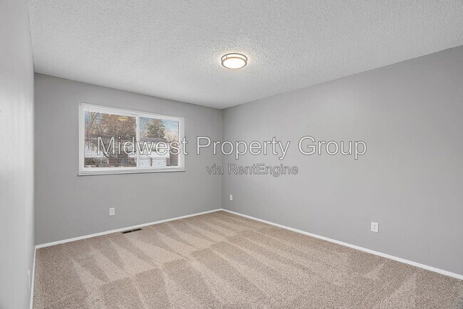 Building Photo - 1128 Saratoga Dr
