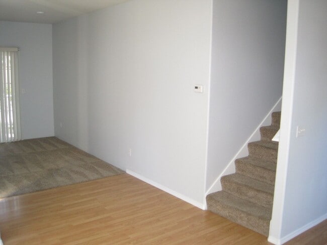 Building Photo - Beautiful Town Home for Rent