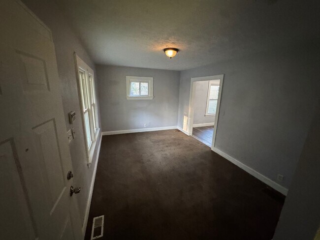 Building Photo - Charming 3-Bedroom Single Family Home Now ...