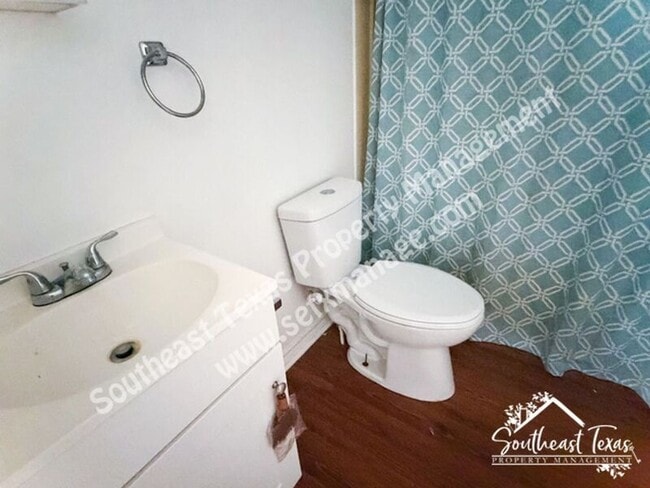 Building Photo - 545 Oak St