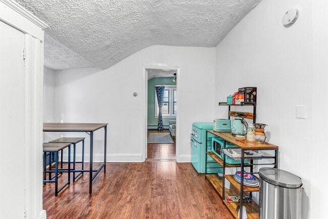 Building Photo - 7108 Hudson Ave