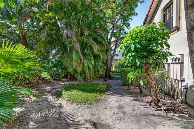Building Photo - 7865 La Mirada Dr
