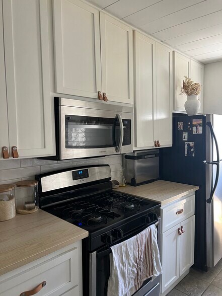 Building Photo - 1140 Molino Ave