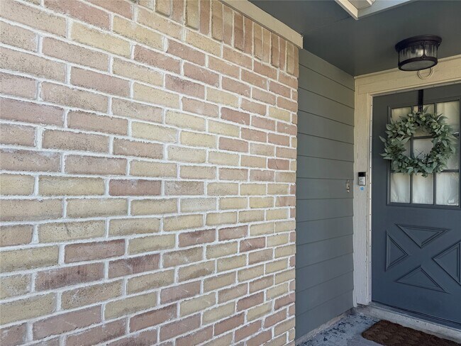 Building Photo - 9838 Golden Eagle St