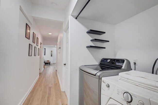 Building Photo - 69B Donelson St