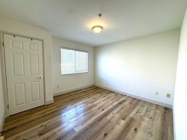 Building Photo - 456 Shatto Pl