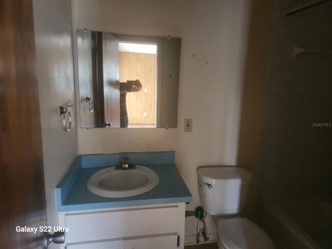 Building Photo - 1821 Los Pinos Rd