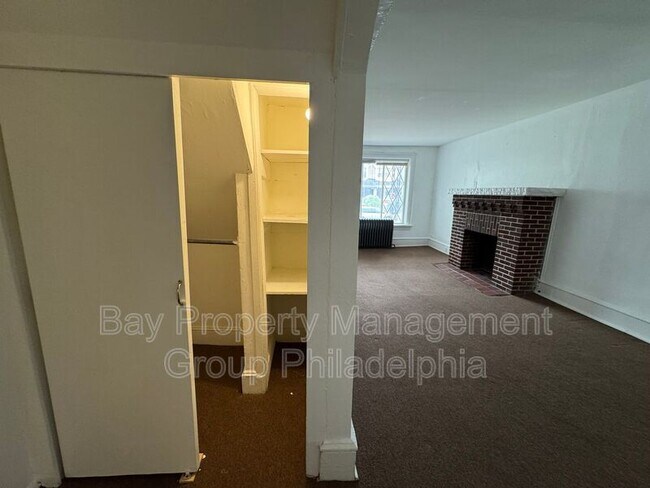 Building Photo - 4935 Walnut St