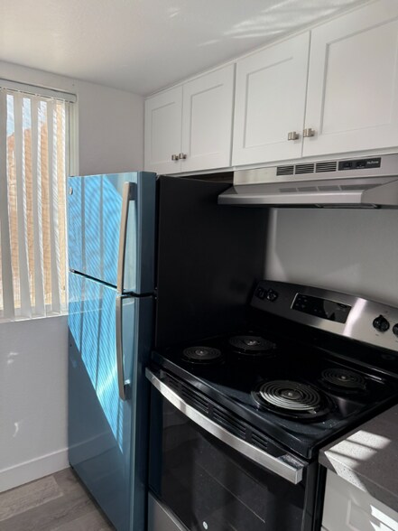 Building Photo - 1750 Karen Ave