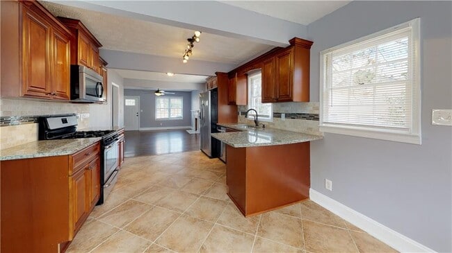 Building Photo - 2599 Eastwood Dr