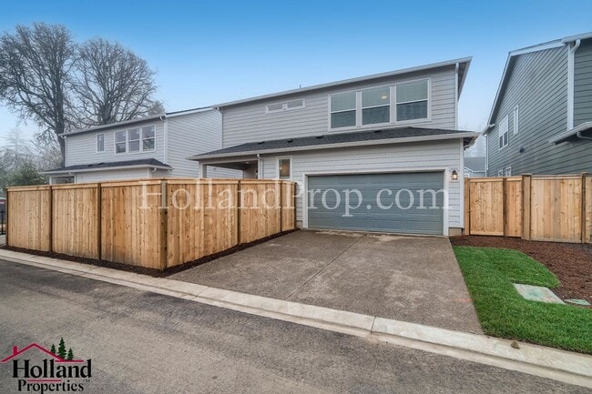 Building Photo - Luxurious South Hillsboro Home with a Fenced Backyard!