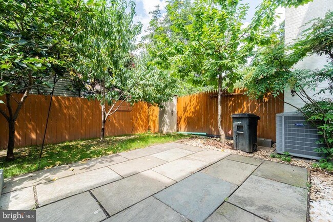 Building Photo - 2426 Falls Pl Ct