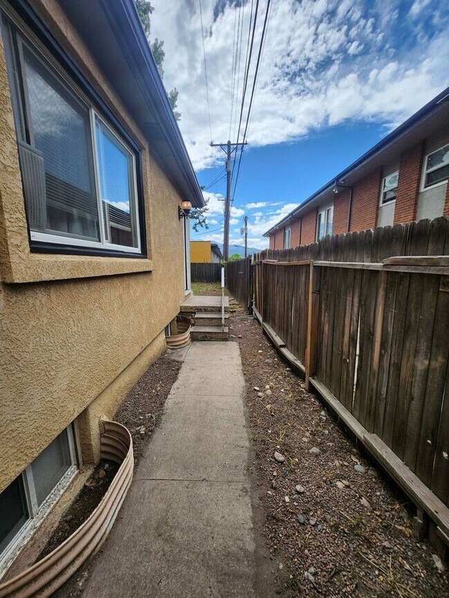 Building Photo - Stylish 2BR w/ LVP Flooring & Fenced Yard on Filmore Street! | Includes Utilities | Move-In Speci...