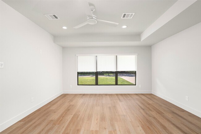 Building Photo - 9606 Pine Lake Dr