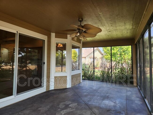 Building Photo - 157 Beacon Way