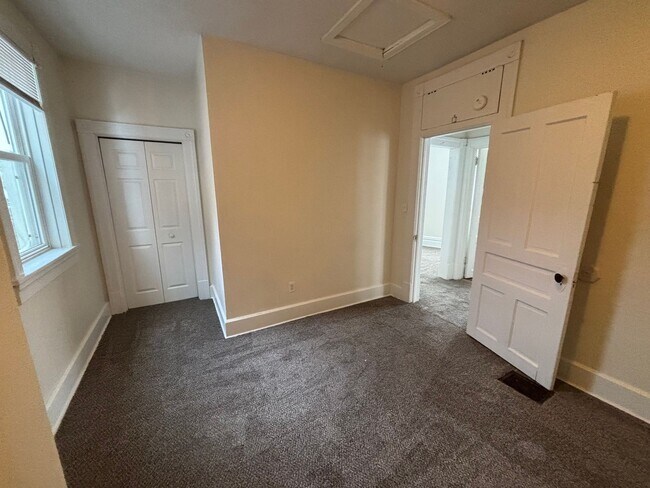 Building Photo - nbr142