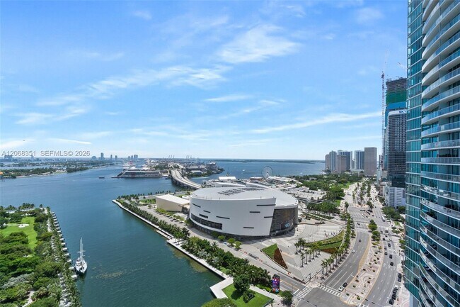 Building Photo - 900 Biscayne Blvd