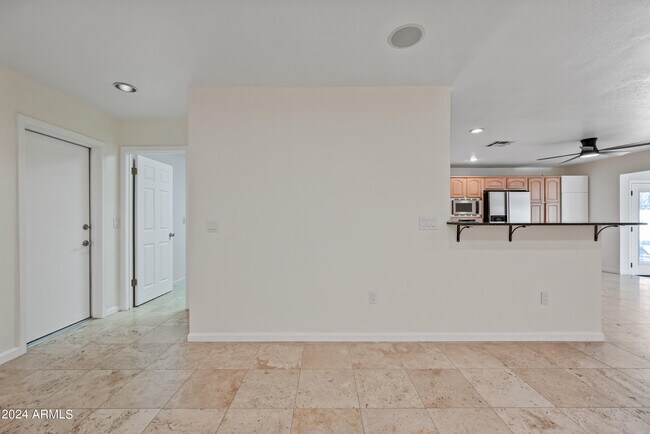 Building Photo - 1831 E La Jolla Dr