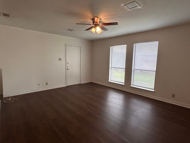 Building Photo - 3317 Gardenview Cir