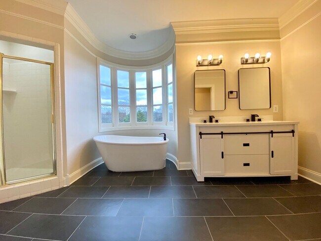 Building Photo - 5000 Square Feet on 7 Acres in Heart of Franklin