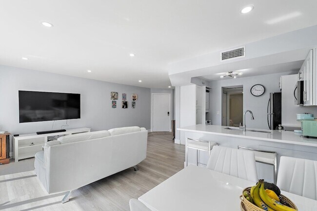 Building Photo - 1605 S US Hwy 1