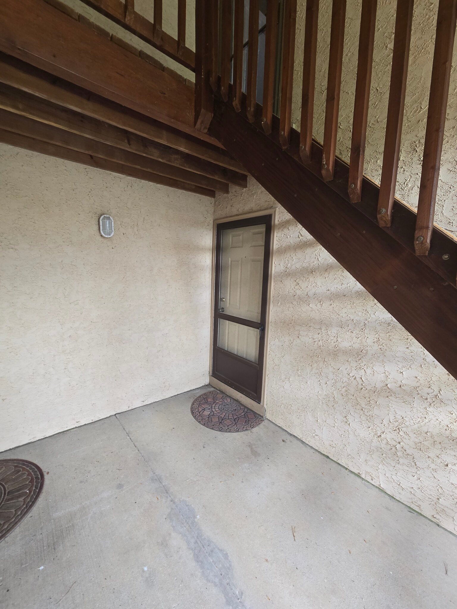 Private Entry - 6 Canterbury Ct