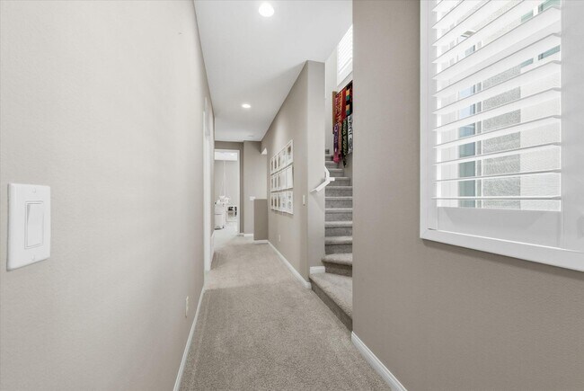 Building Photo - 155 Spectacle