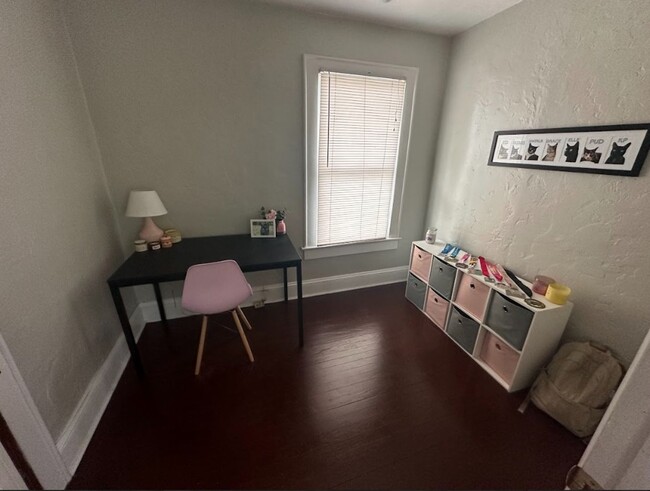Building Photo - Charming 1/1 Home Just Minutes from Campus