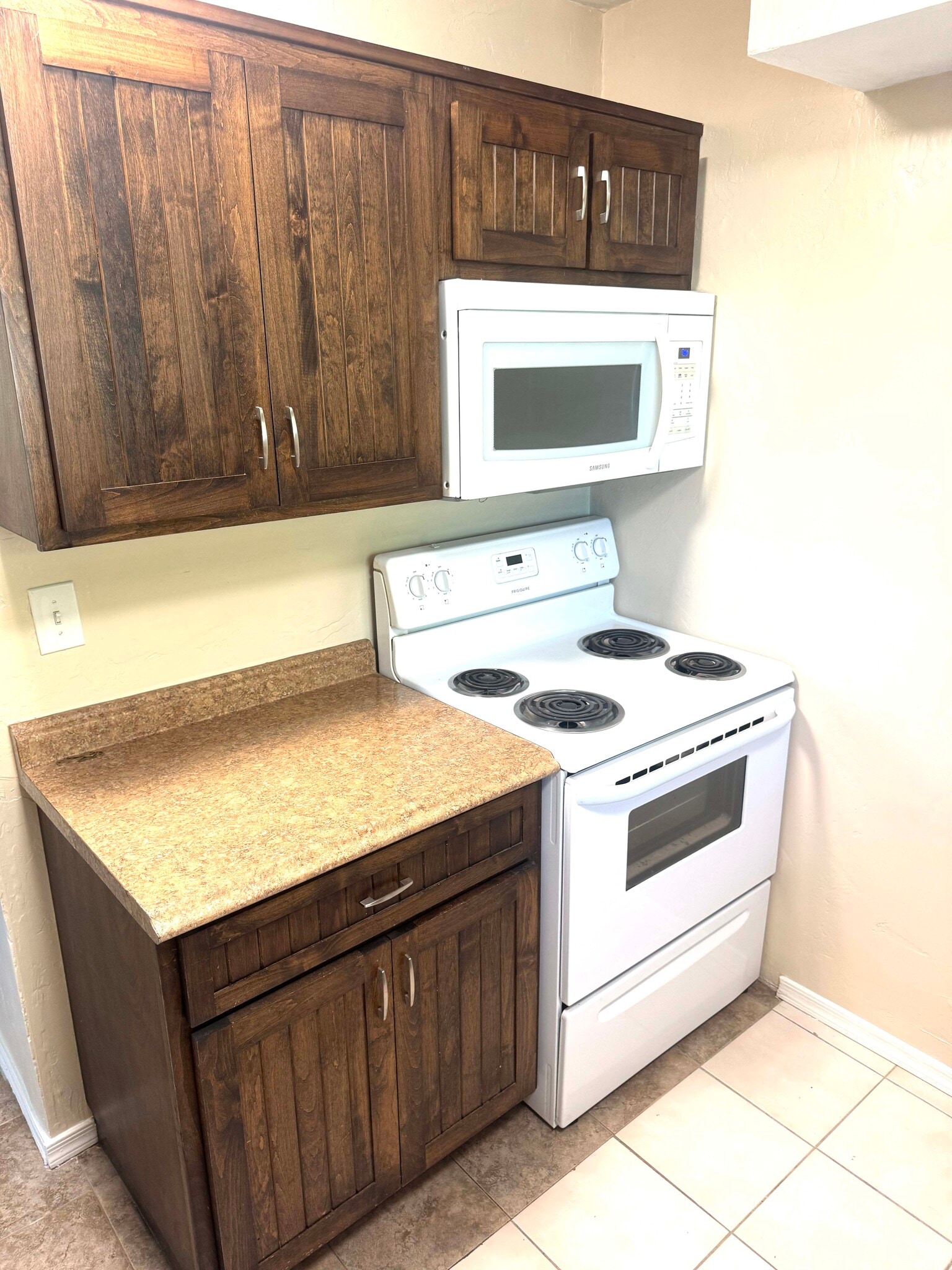 Kitchen (3) - 198 N Santa Rita Ave