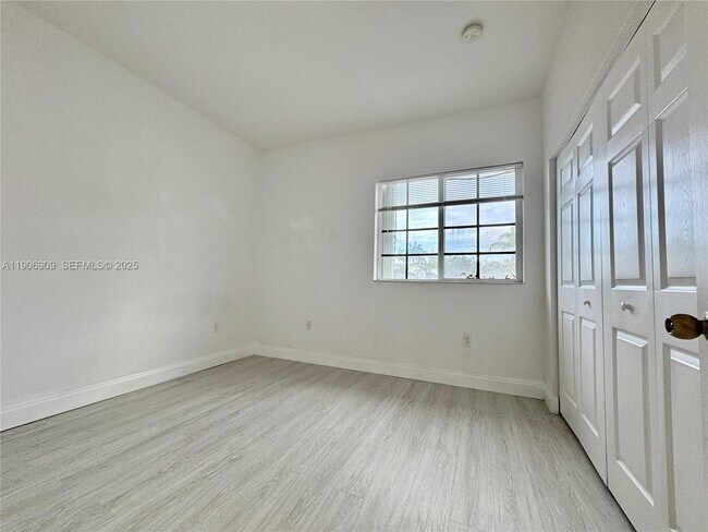 Building Photo - 2590 NE 3rd Dr