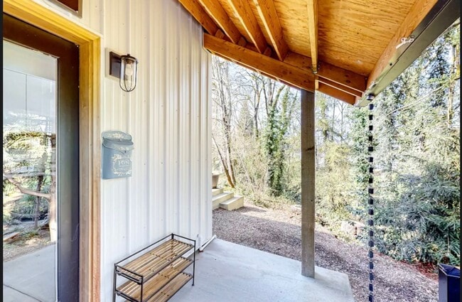 Building Photo - $2,700 - All Utilities Included Modern ADU with Two Bedrooms Townhouse Ready For Lease!