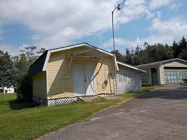 Building Photo - 260 Cochran Rd