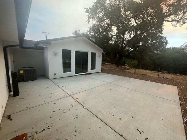 Building Photo - 2901 Tepusquet Rd