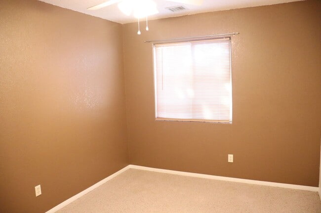 Building Photo - Santa Fe Style Home