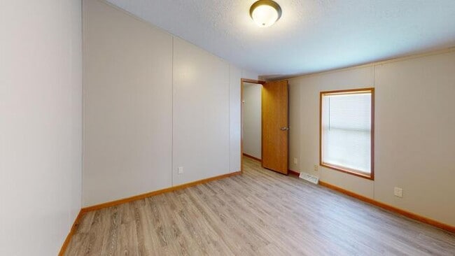 Building Photo - 154 Northwest Dr