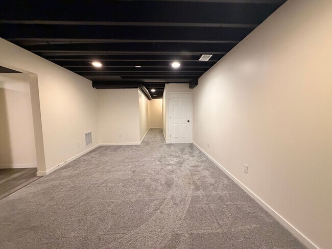 Building Photo - 3050 Ledgestone Pl NE